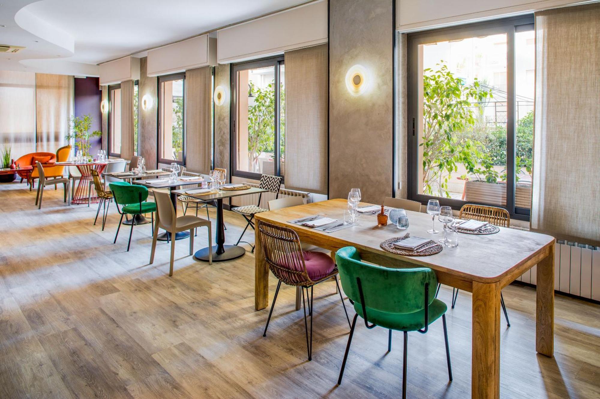 Hotel Bristol Аласио Екстериор снимка