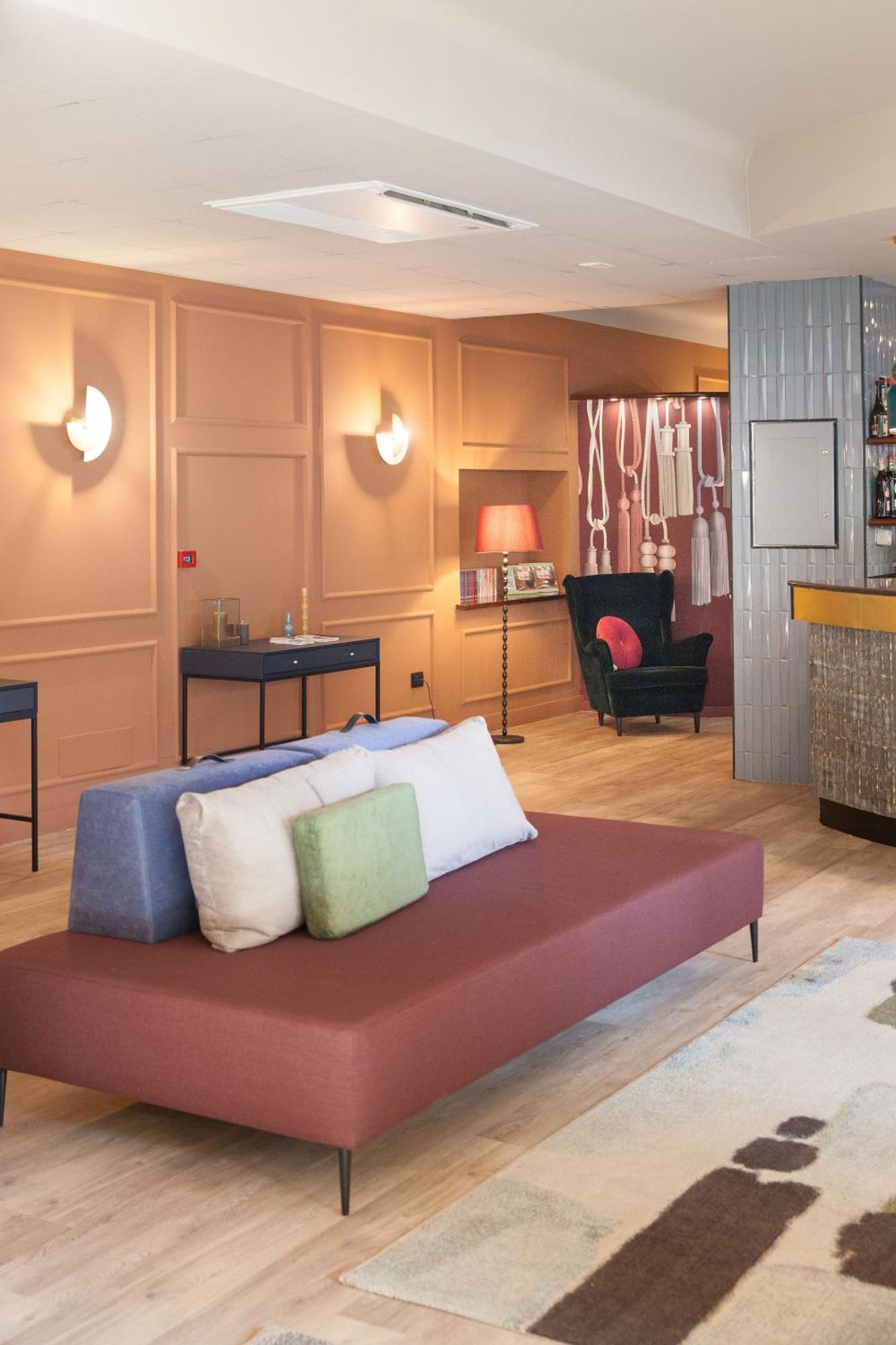 Hotel Bristol Аласио Екстериор снимка