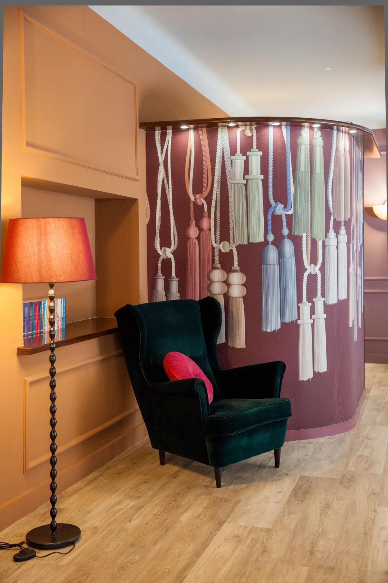 Hotel Bristol Аласио Екстериор снимка