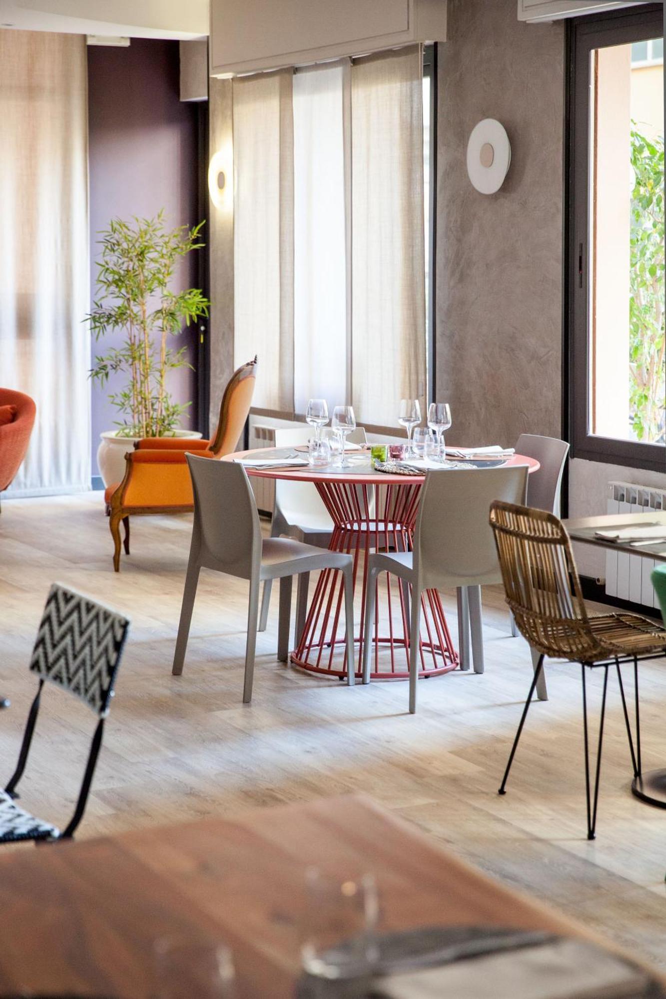 Hotel Bristol Аласио Екстериор снимка